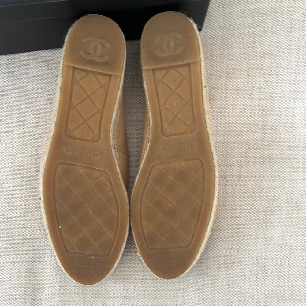 CHANEL Tan and Black Espadrille Flats with Iconic Logo - Picture 3 of 3